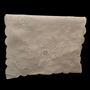 Elegant White Linen Embroidered Dining Table Placements Set Of 6 NEW